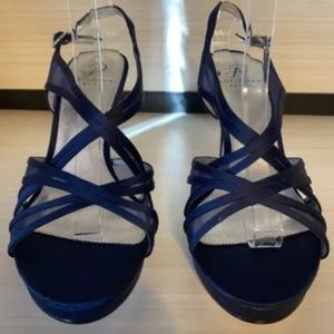 Adrianna Papell Women's Sz 9 M Navy Platform Open Toe Strappy Cross Over Heels